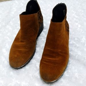 Flex wedge boots